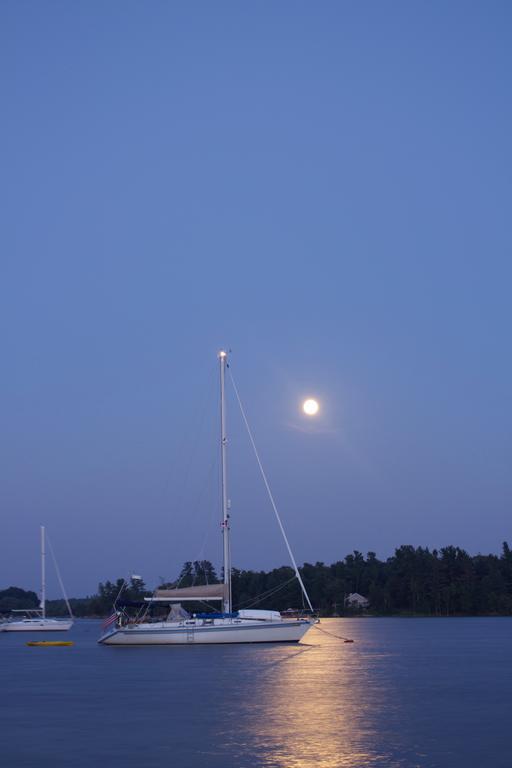 Sleepy Hollow B&B Gananoque Exterior foto