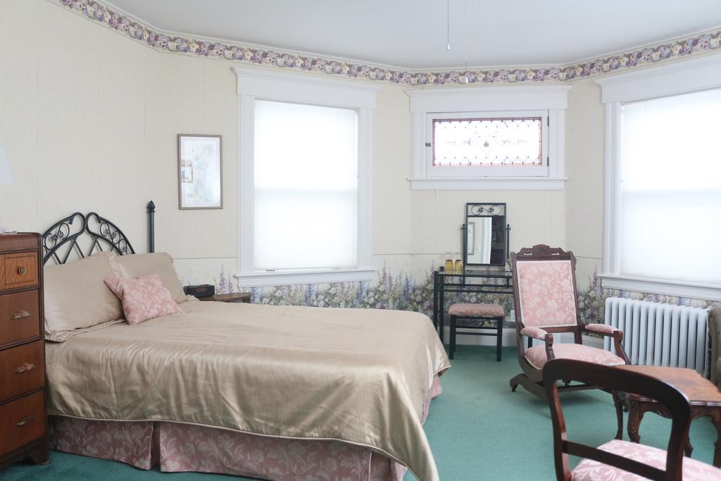 Sleepy Hollow B&B Gananoque Exterior foto