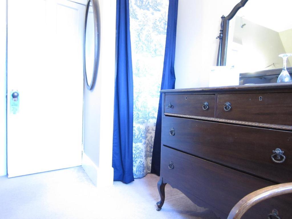 Sleepy Hollow B&B Gananoque Habitación foto